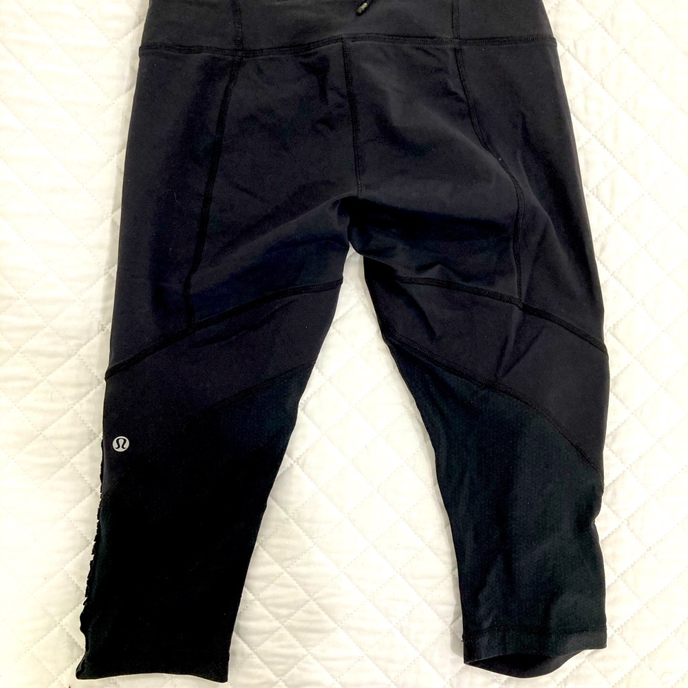 Lulu lemon black cropped yoga pants.